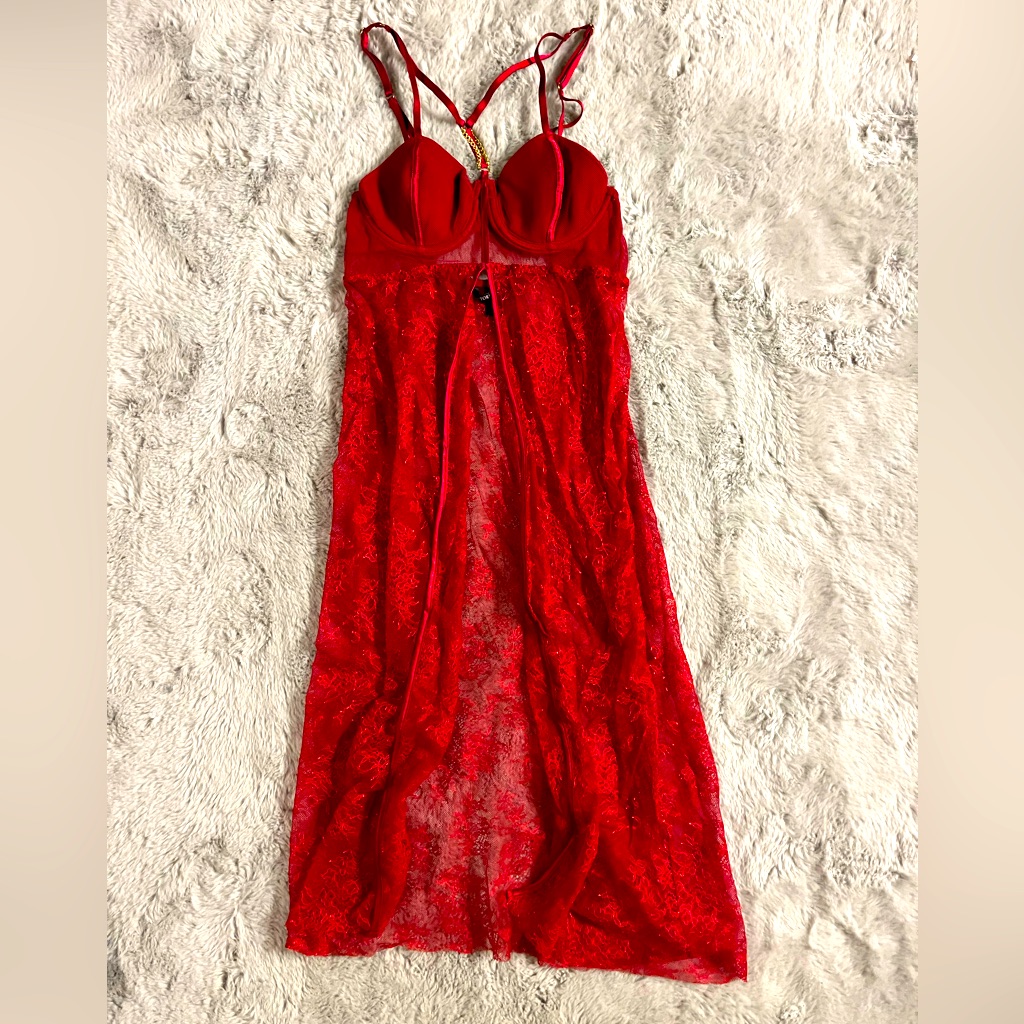 Elegant Victoria’s Secret Long Fly Away Gown 34b